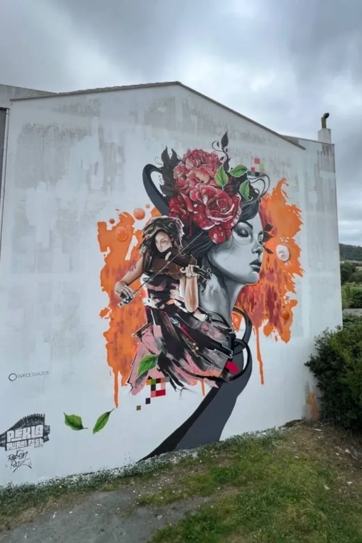 A Violinista Escondida, mural de Rubén Paz